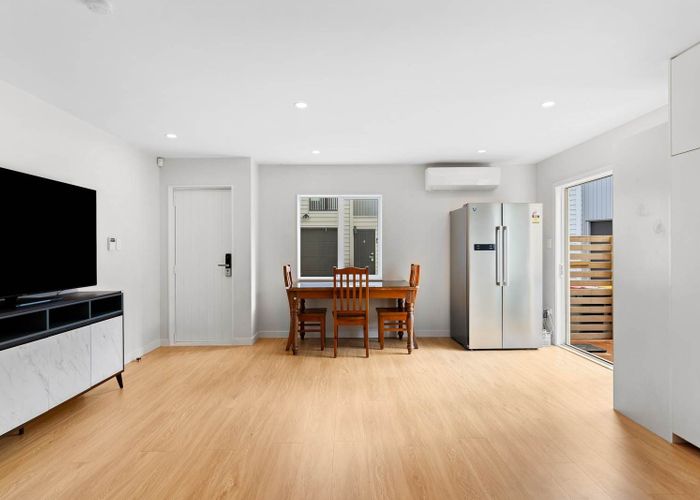  at 8 Seaside Place, Pakuranga, Manukau City, Auckland
