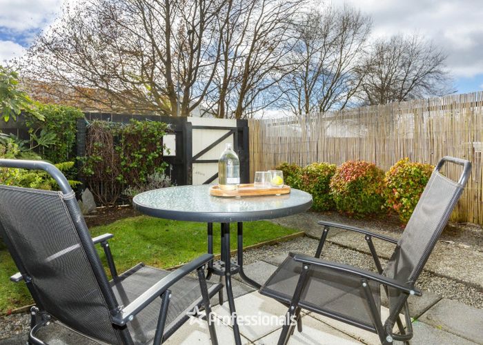  at 2/16 Riverbank Street, Ebdentown, Upper Hutt, Wellington