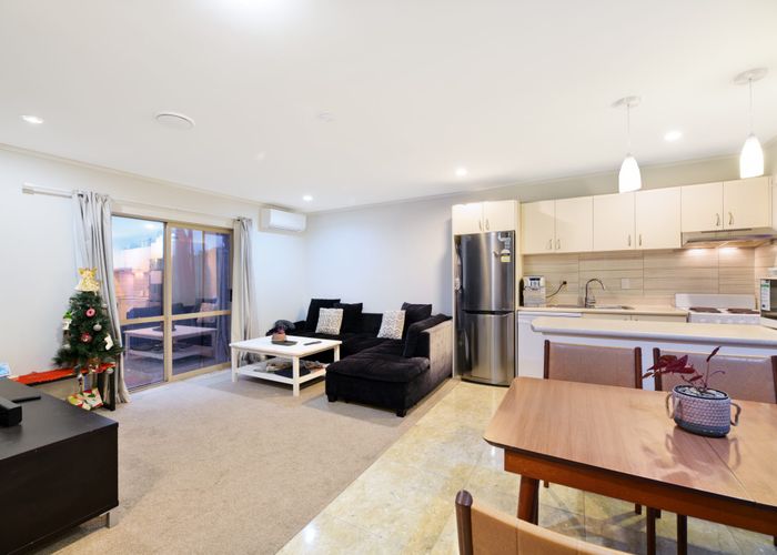  at 9 Lockington Avenue, Henderson, Auckland