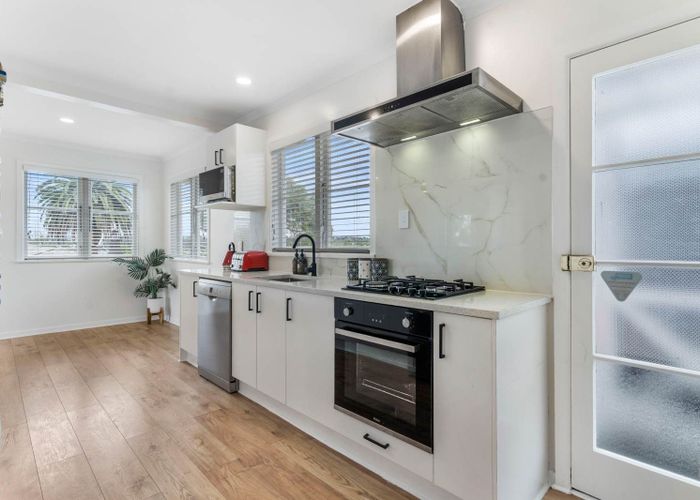  at 35 Fairclough Road, Beach Haven, North Shore City, Auckland