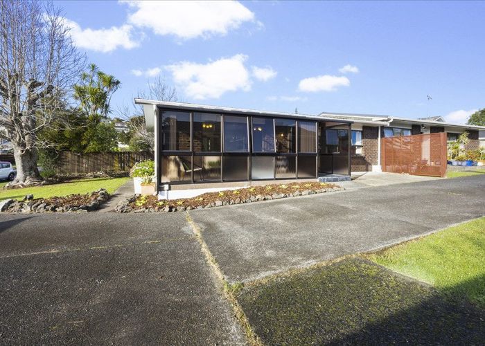  at 1/8 Mannering Place, Hillcrest, North Shore City, Auckland
