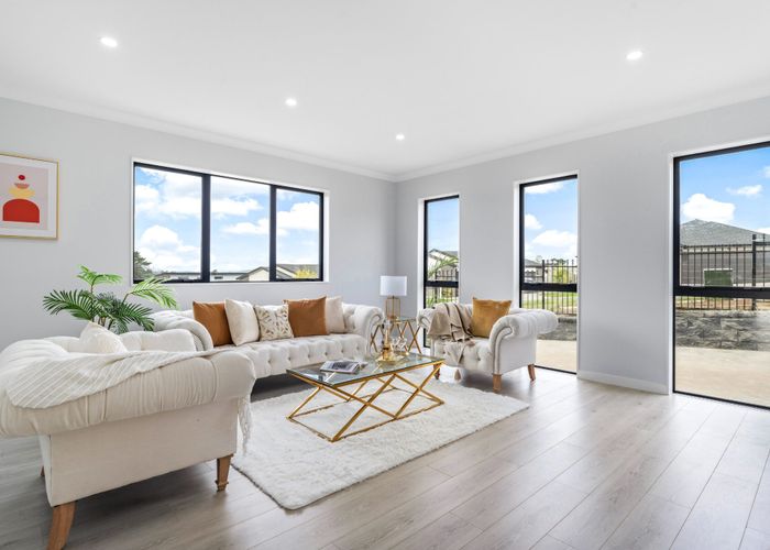  at 5 Crows Road, Swanson, Auckland