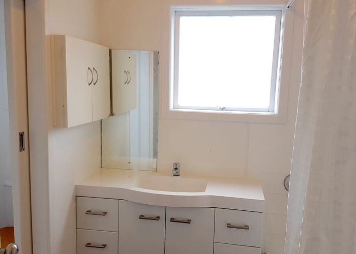  at 204 East Coast Road, Forrest Hill, North Shore City, Auckland