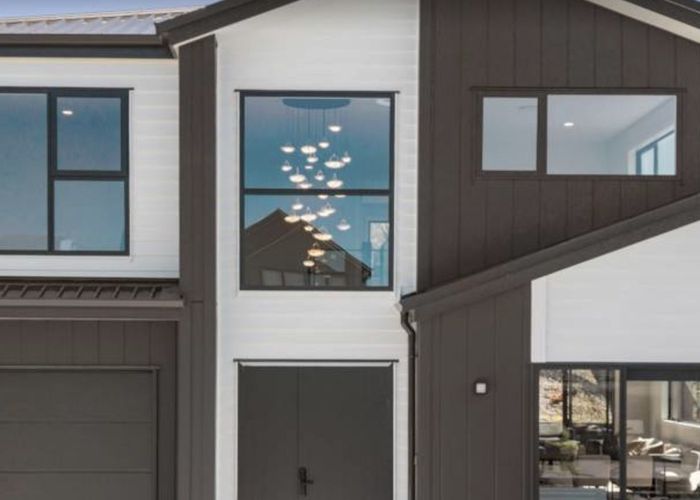  at 10 Kumukumu Road, Long Bay, Auckland