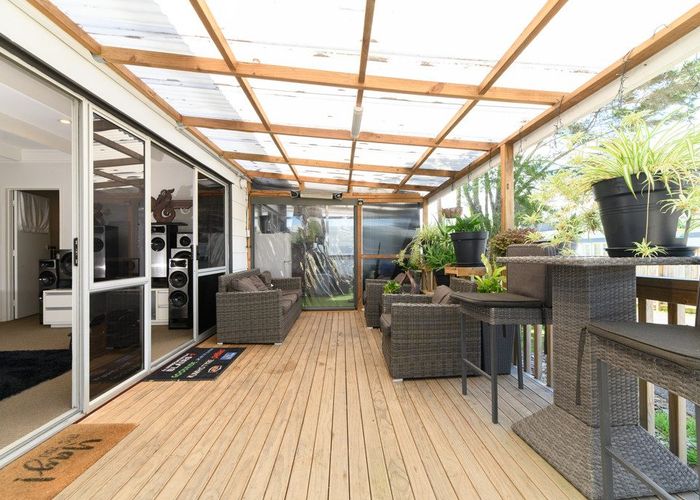  at 2/24 Newington Road, Henderson, Waitakere City, Auckland