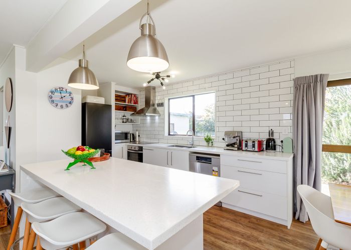  at 8 Lannie Place, Greenmeadows, Napier
