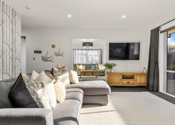  at 33 Broadhaven Avenue, Parklands, Christchurch