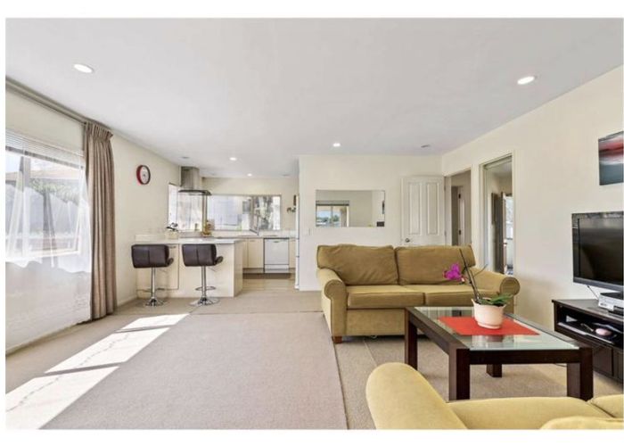  at 2/ 46A Blakeborough Drive, Forrest Hill, North Shore City, Auckland