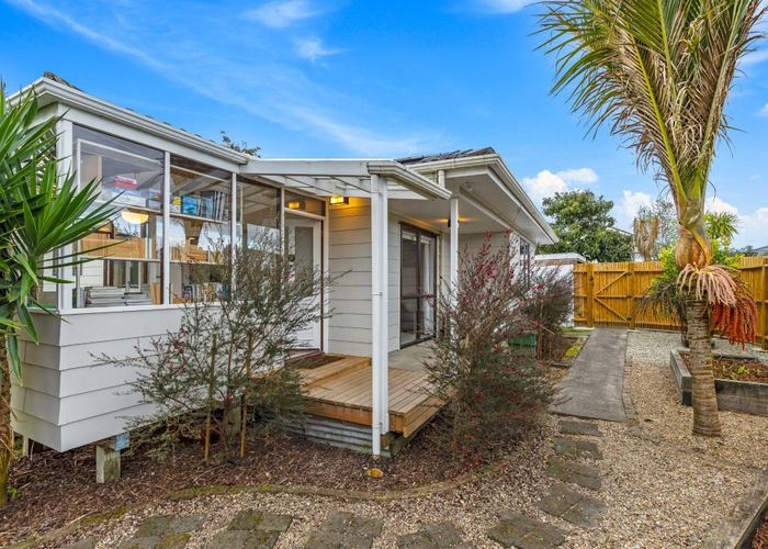  at 2/27 Edwin Freeman Place, Ranui, Waitakere City, Auckland