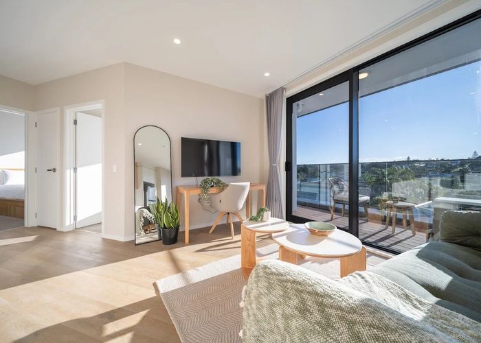 at 220 Lake Road, Northcote, North Shore City, Auckland