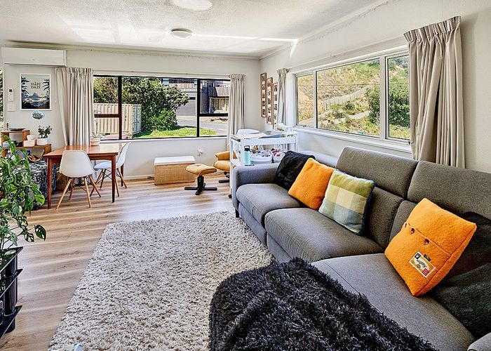  at 4 Cave Road, Houghton Bay, Wellington
