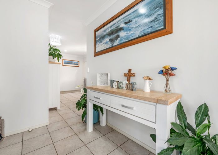  at 11 Norman Close, The Gardens, Auckland