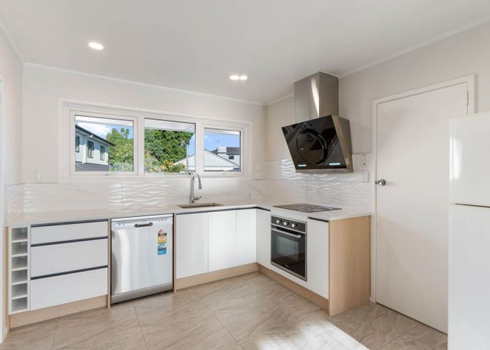  at 2/10 Omana Road, Papatoetoe, Auckland