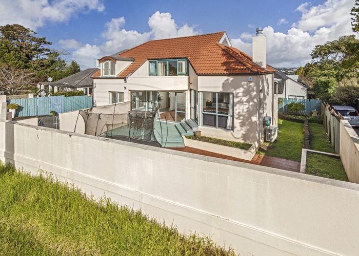  at 1/208 East Coast Road, Forrest Hill, Auckland
