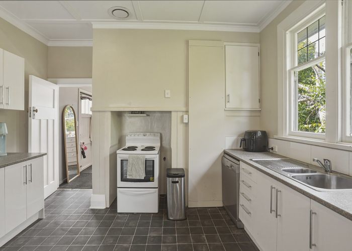  at 18 Lachlan Avenue, North Dunedin, Dunedin, Otago