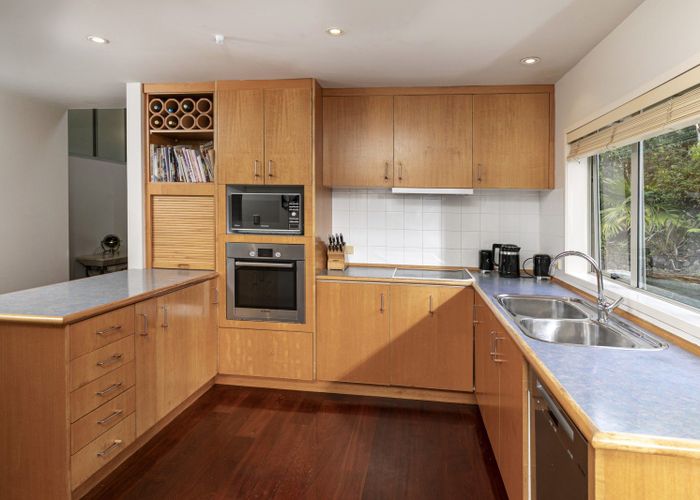  at 32 Te Araroa Drive, Paremoremo, Auckland