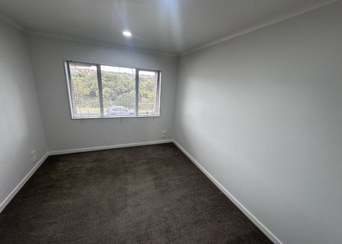  at 4/10 Salford Crescent, Flat Bush, Auckland