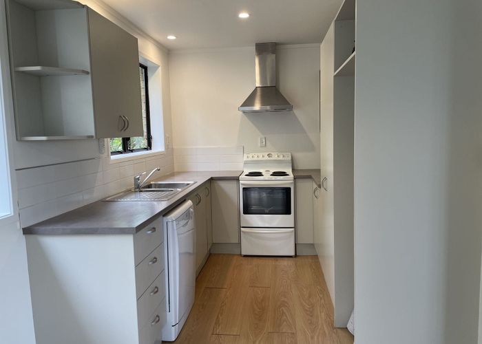  at 2/84A Avonleigh Road, Green Bay, Auckland