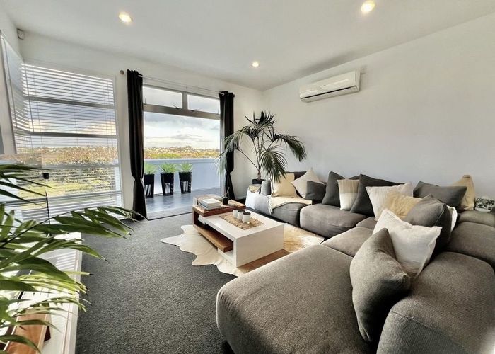  at 16 Southworth Place, Grandview Heights, Hamilton, Waikato