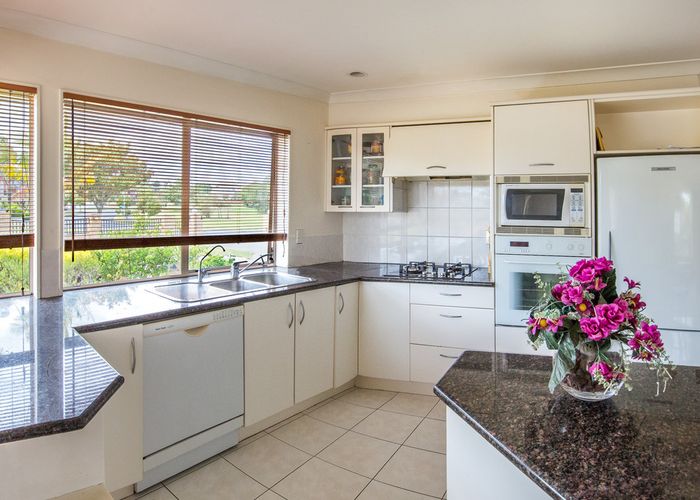  at 9 Santa Ana Drive, Shamrock Park, Auckland