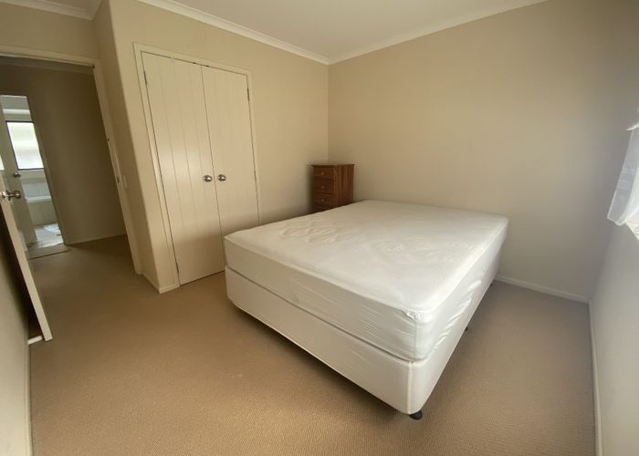  at 8 Glanmire Place, Flat Bush, Manukau City, Auckland