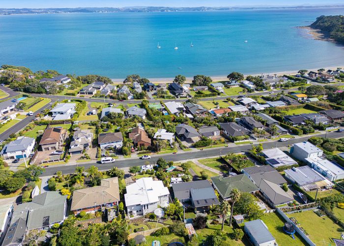  at 9 De Luen Avenue, Tindalls Beach, Whangaparaoa