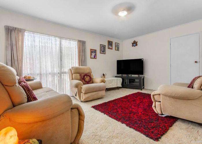  at 2/42 Borich Road, Sunnyvale, Auckland