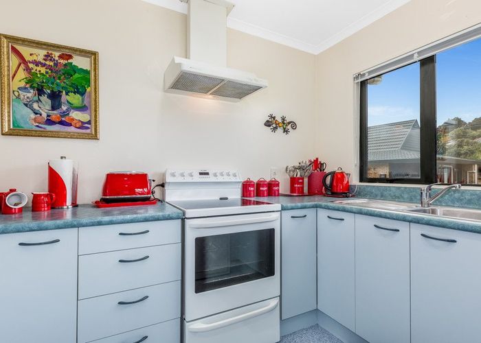  at 2/42 Main Road, Tawa, Wellington