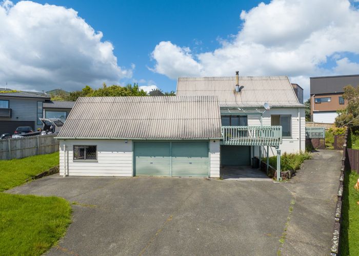  at 8 Kingussie Place, Highland Park, Auckland