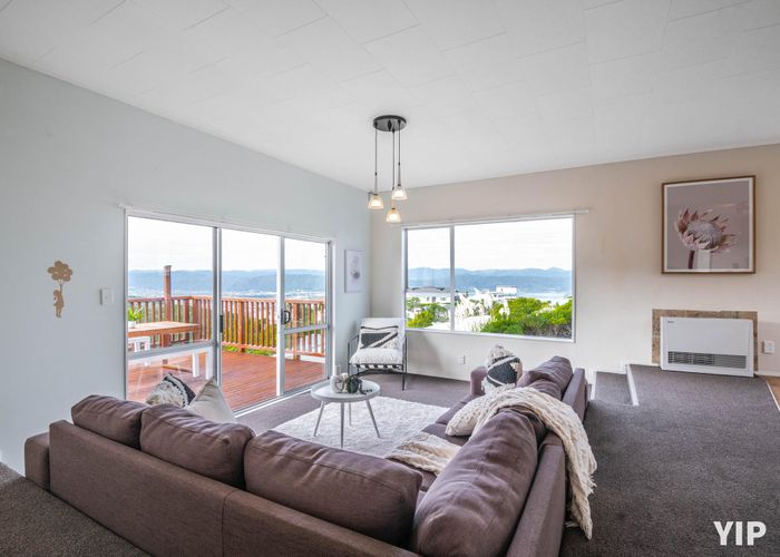  at 21 Sunhaven Drive, Newlands, Wellington