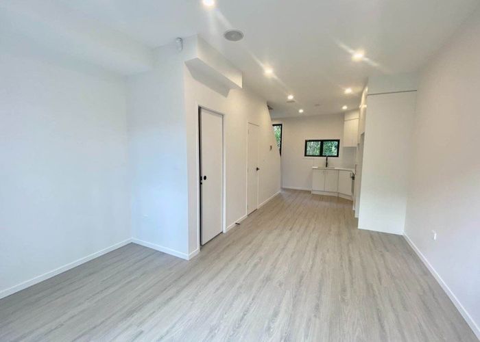  at 8/52 Rua Road, Glen Eden, Waitakere City, Auckland