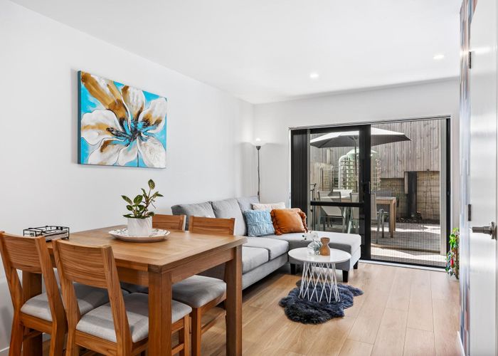  at 4/6 South Pacific Place, Henderson, Waitakere City, Auckland