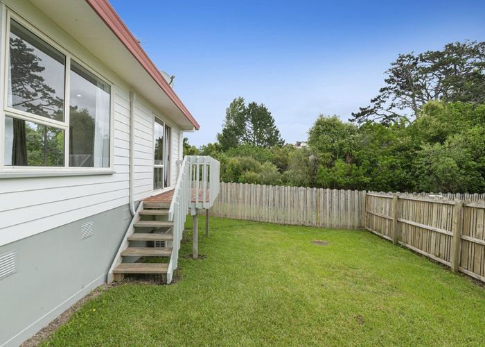 at 2/2 Rook Place, Unsworth Heights, North Shore City, Auckland