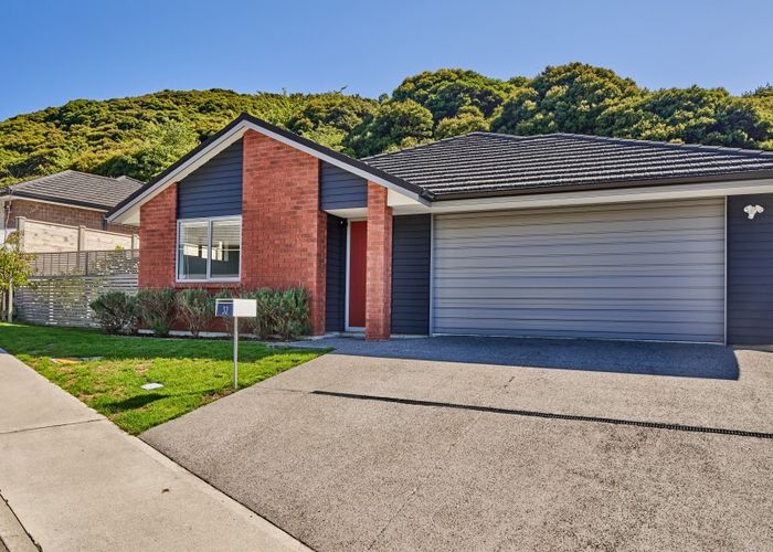  at 32 Mooring Close, Whitby, Porirua