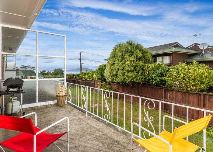  at 3/174 East Coast Road, Milford, North Shore City, Auckland