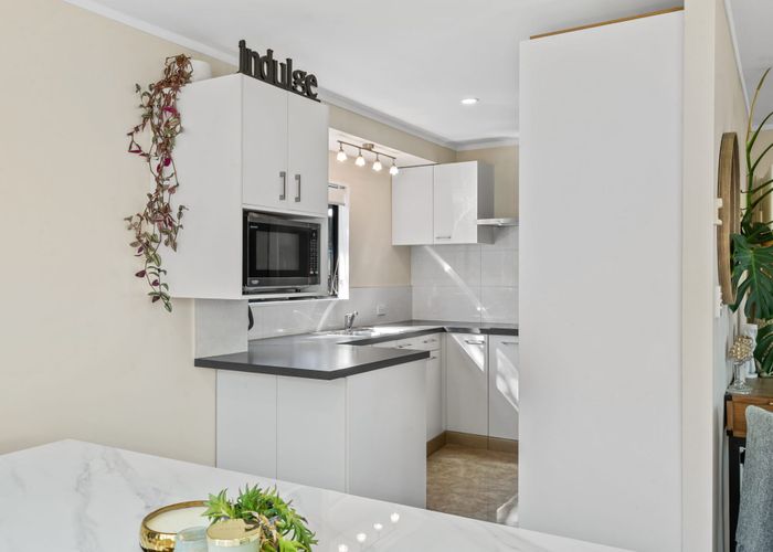  at 11 Peguero Place, Totara Heights, Manukau City, Auckland