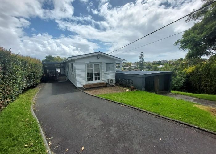  at 6 Crichton Terrace, Hauraki, North Shore City, Auckland