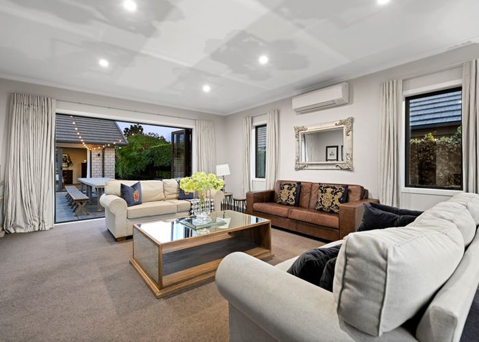  at 202 St James Drive, Huntington, Hamilton