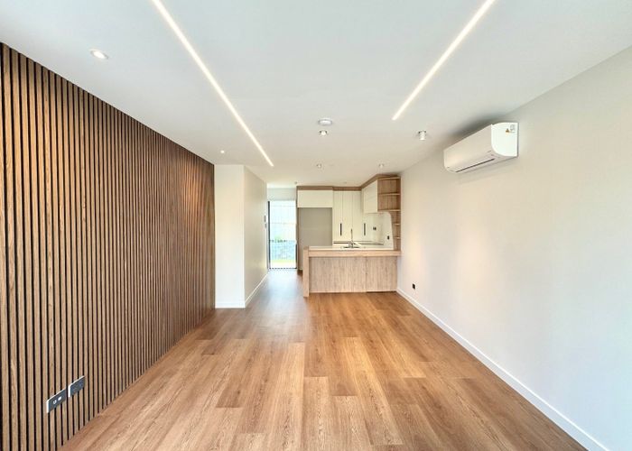  at 2/30 Wellesley Road, Mangere Bridge, Auckland