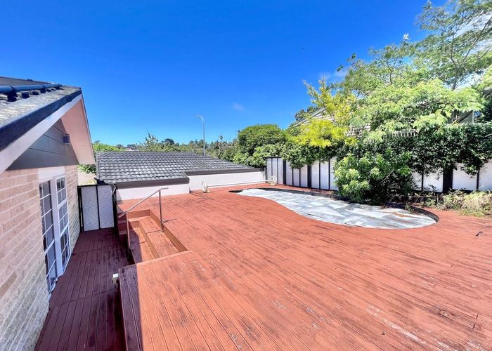  at 2 King Richard Place, Browns Bay, Auckland