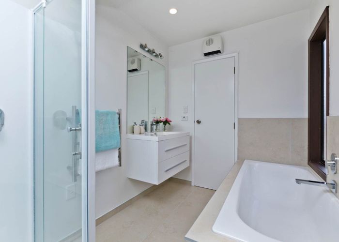  at 2/51 Seaton Place, Murrays Bay, North Shore City, Auckland