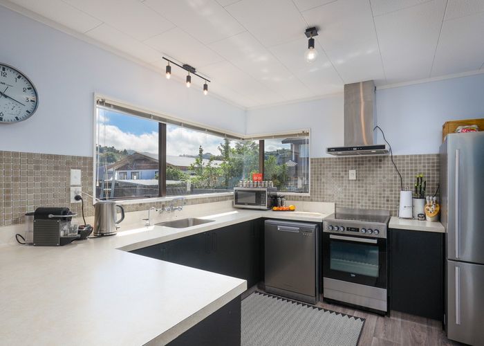  at 2/5 Ngaio Street, Wainuiomata, Lower Hutt