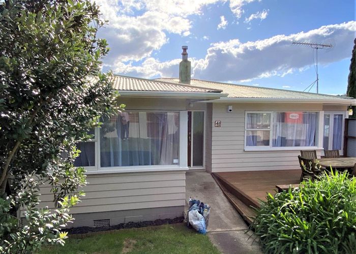  at 4 Madison Place, Forrest Hill, North Shore City, Auckland
