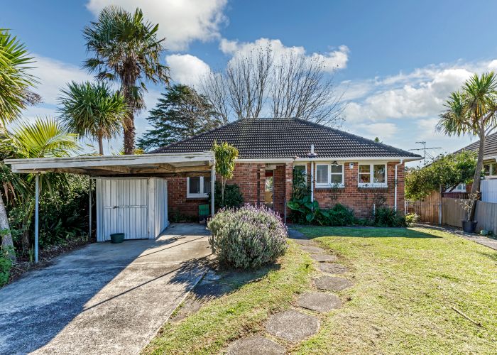  at 24 Philomel Crescent, Bayswater, Auckland
