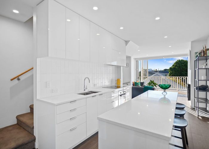  at 9/83 Hinemoa Street, Birkenhead, North Shore City, Auckland
