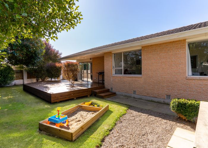  at 2 Magenta Place, Broomfield, Christchurch