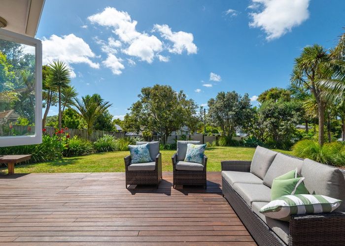  at 22 Eversleigh Road, Belmont, Auckland