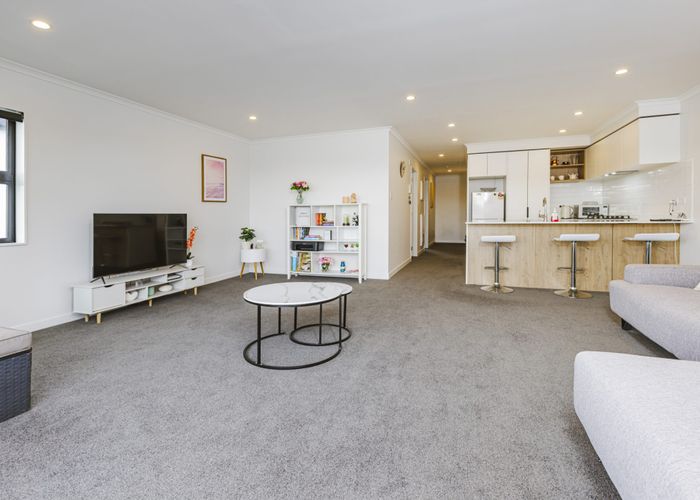  at 304/26 Shortfin Place, Flat Bush, Manukau City, Auckland