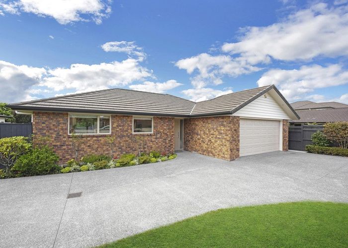  at 11 Murray Becroft Avenue, Henderson Valley, Auckland