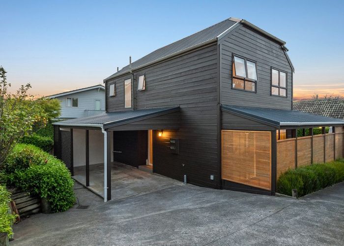  at 2/3 Eversleigh Road, Belmont, Auckland